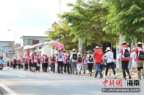 企业家开启重走红军路琼崖徒步挑战赛。主办方供图