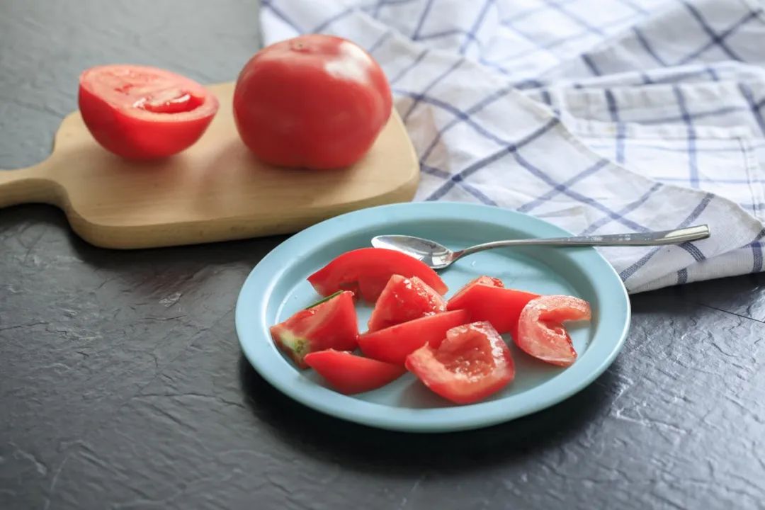 这种西红柿千万别吃，可能中毒