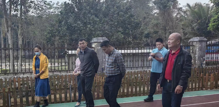 定安县委领导对黄竹镇中心幼儿园开展“两个责任”包保主体检查