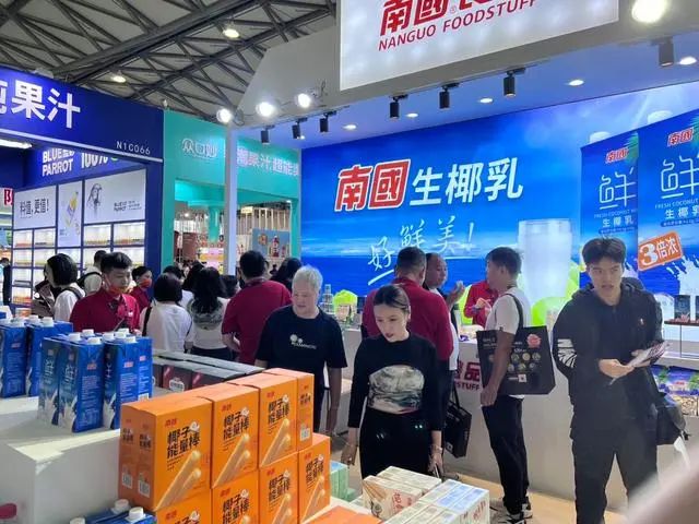 以“椰”为媒 引领消费新风尚南国食品亮相上海中食展