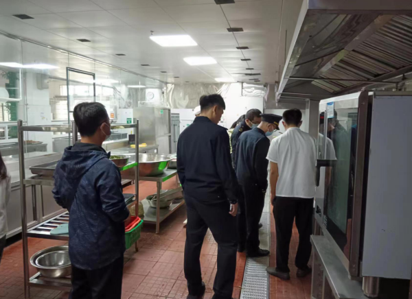 保亭县市场监管局组织开展“随机查食堂”活动 全力守护好校园食品安全