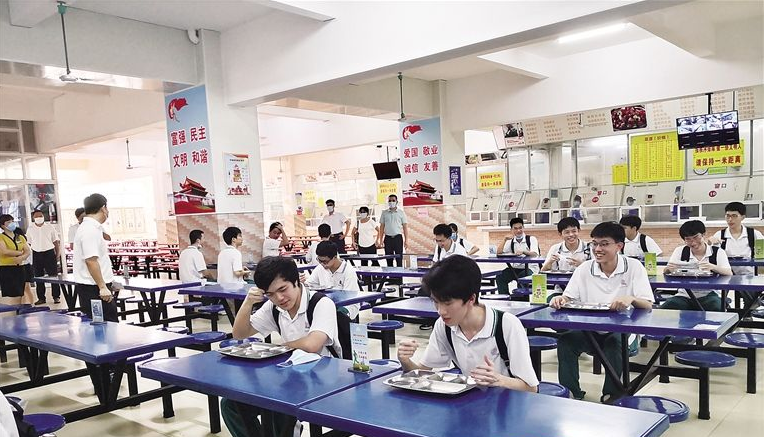 学校食堂： 智慧监管保障用餐安全