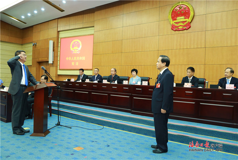 省六届人大常委会第二十一次会议闭会 刘赐贵出席