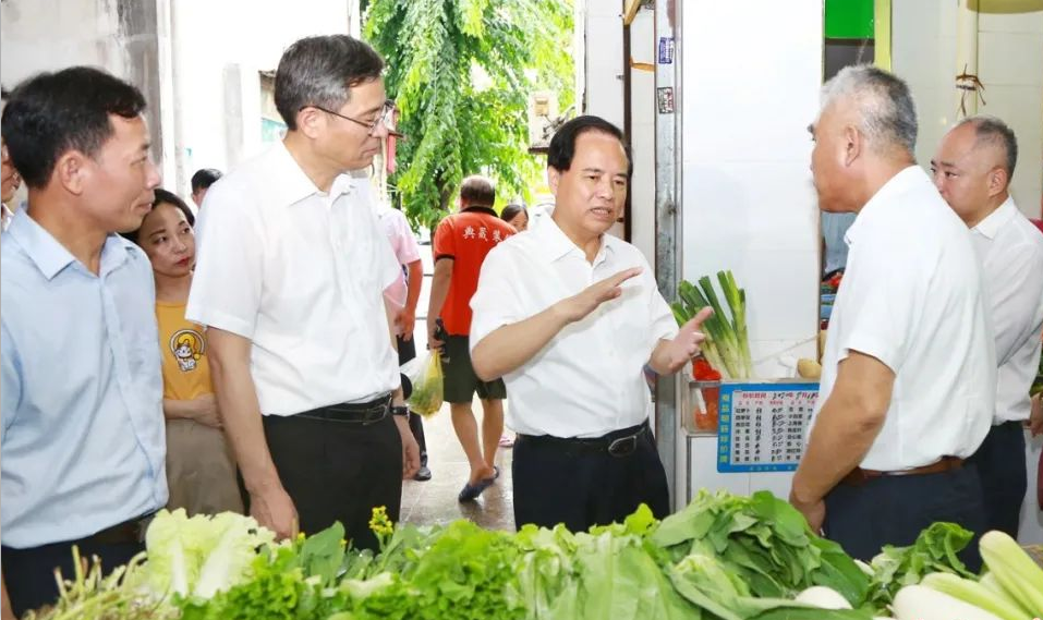 刘赐贵在海口开展民生领域专题调研