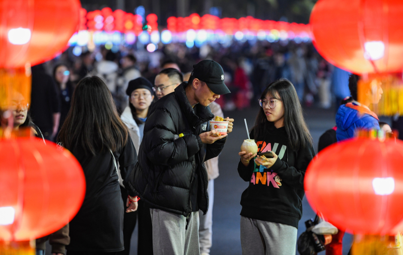 海口跨年消费热：主题活动丰富多彩 线上线下“牛气冲天”