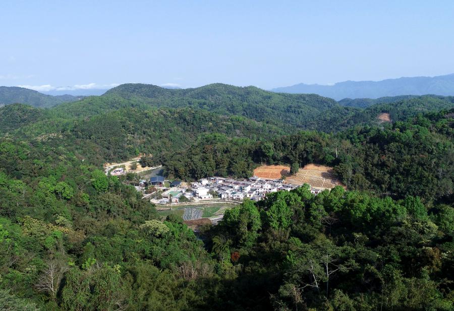 五指山下唱新歌