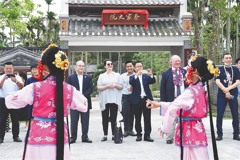 十余位驻华使节到访琼海留客村