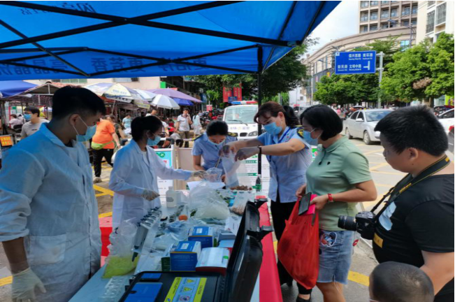 保亭开展食品安全“你送我检”活动，守护群众“舌尖上的安全”