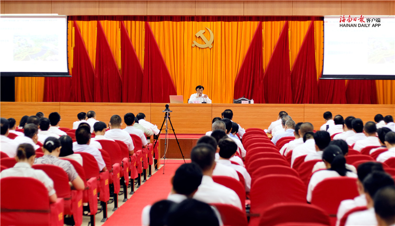 冯飞到澄迈作党史学习教育辅导并慰问老党员