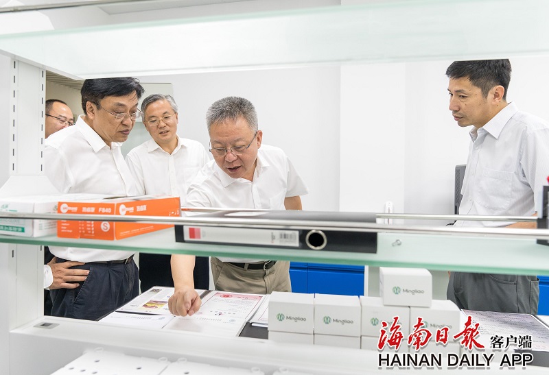 沈晓明在三亚调研南繁产业发展