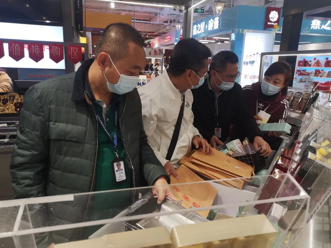 为美丽护航！海口市场监管局行政执法支队开展化妆品经营企业检查