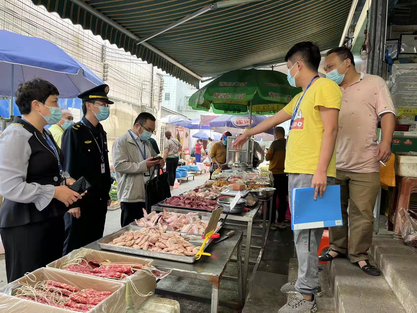 琼中县市场监管局联合县综合行政执法局开展食品安全风险隐患排查