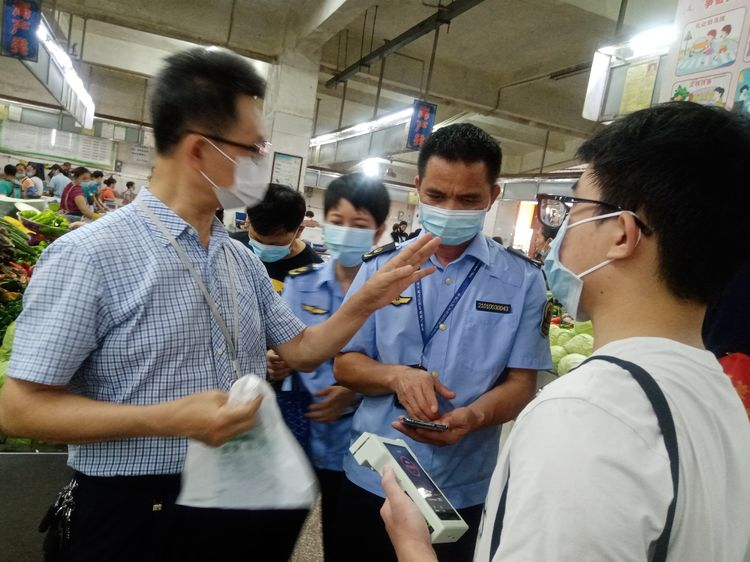 三级联动！海口市市场监管局突击检查“沿江三”农贸市场及周边禁塑工作落实情况