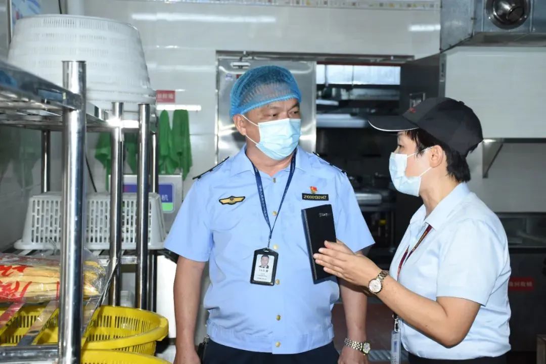 文昌市市场监督管理局：管好食品安全 守好“开学第一餐”