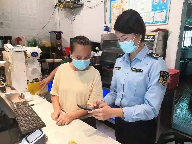 定安县雷鸣市场监督管理所开展食品安全员考核工作