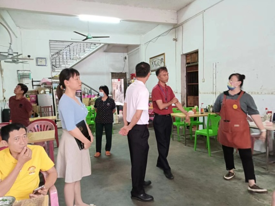 柯敏带队到富文镇指导创卫工作