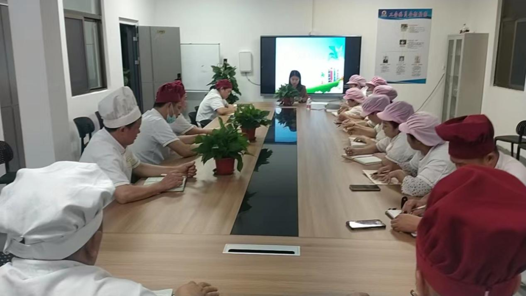 筑牢校园餐饮守护屏障——定安县市场监管定城所开展校园食堂食品安全知识培训