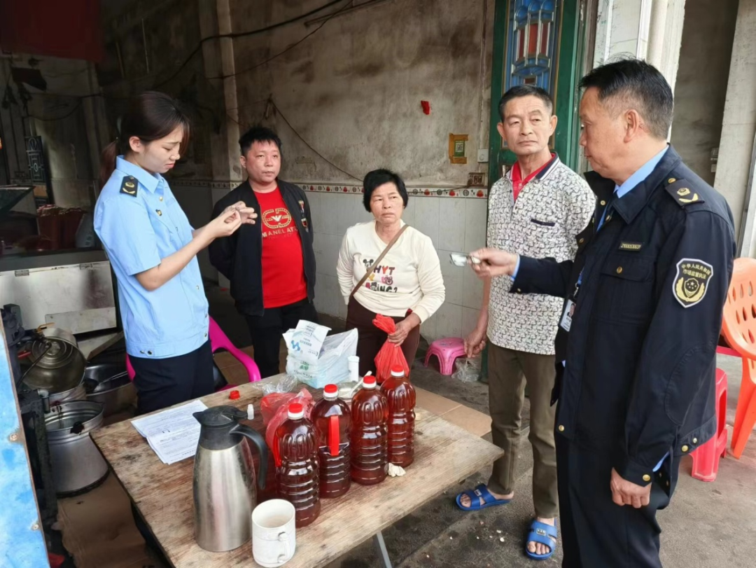 定安县市场监管雷鸣所开展花生油生产加工小作坊节前检查