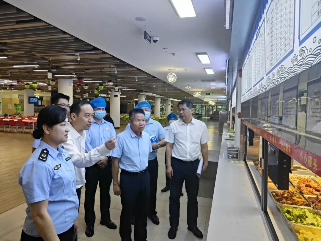 荣延松开展食品安全“两个责任”包保督导检查