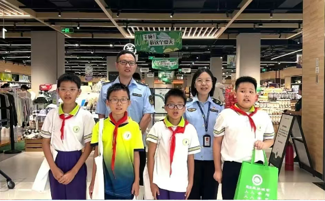三亚市市场监管局开展食品安全 “你点我检进商超” 主题活动