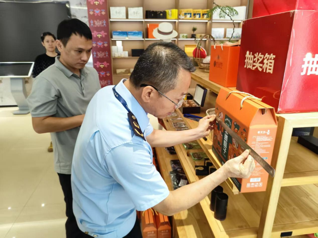 保亭县市场监督管理局开展端午节前过度包装检查