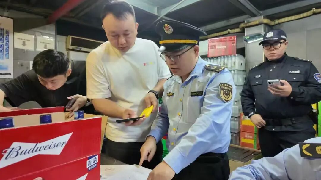 三亚多部门重拳出击 突击检查进口酒类市场 严打违法违规行为